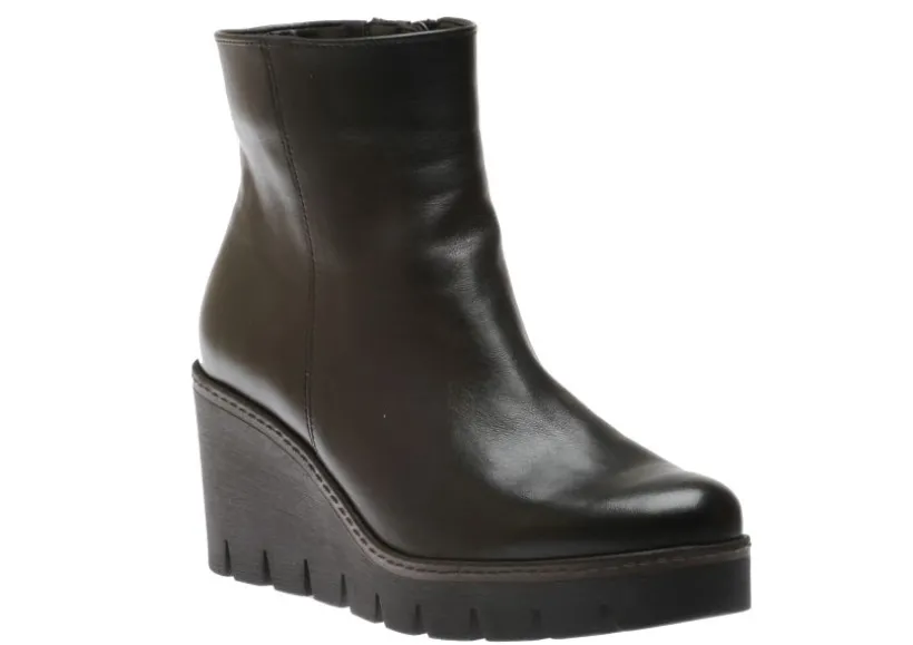 black_leather_wedge_ankl_0.webp 54.780.27 Black Leather Wedge Ankle Boot