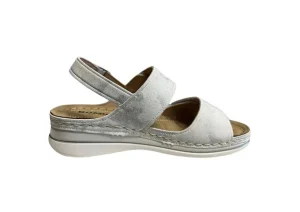 Esther 01 White