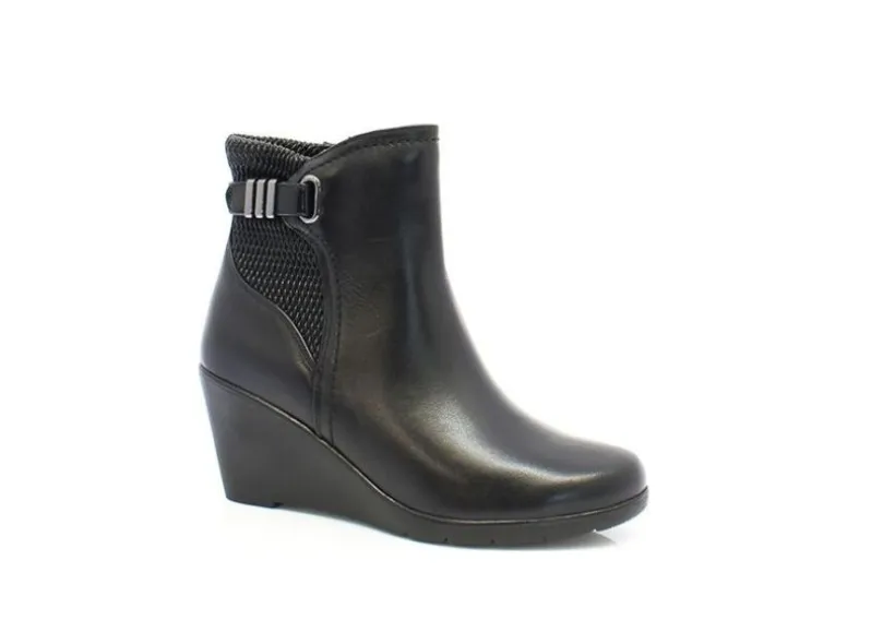 lanni_black_3.webp Lanni Black