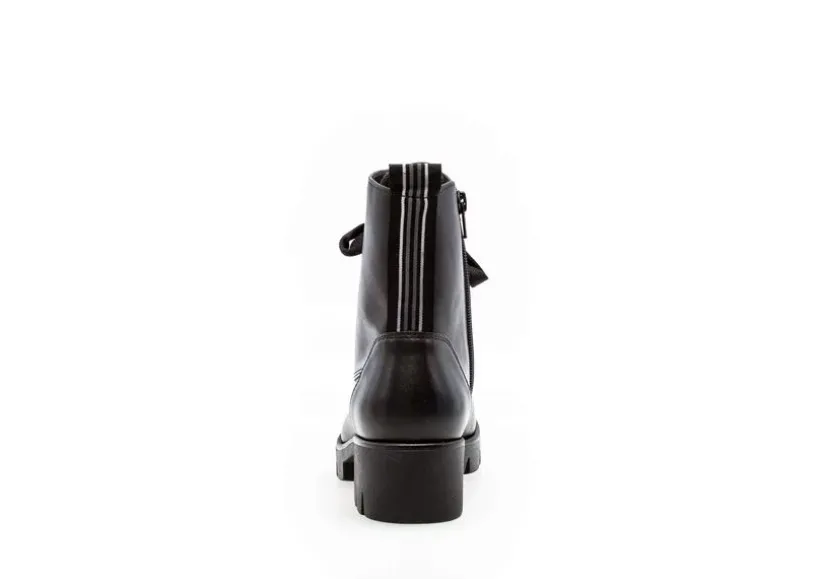 mm_lace_zip_black_1.webp 30 mm Lace Zip Black