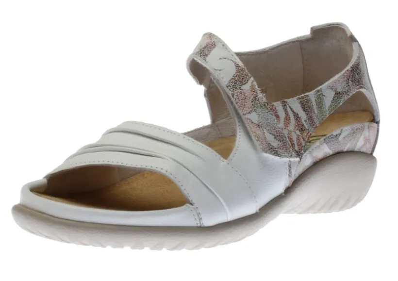 papaki_white_floral_cutou_0.webp Papaki White Floral Cutout Leather Sandal