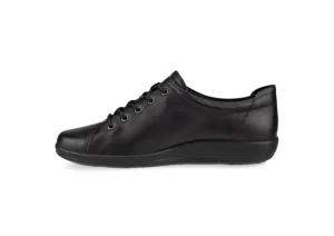 Soft 2.0 Black Leather Black Sole Lace-Up Sneaker