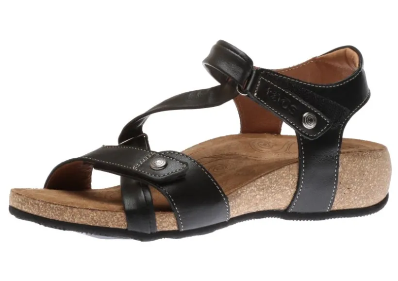 universe_black_leather_zs_0.webp Universe Black Leather Z-Strap Sandal